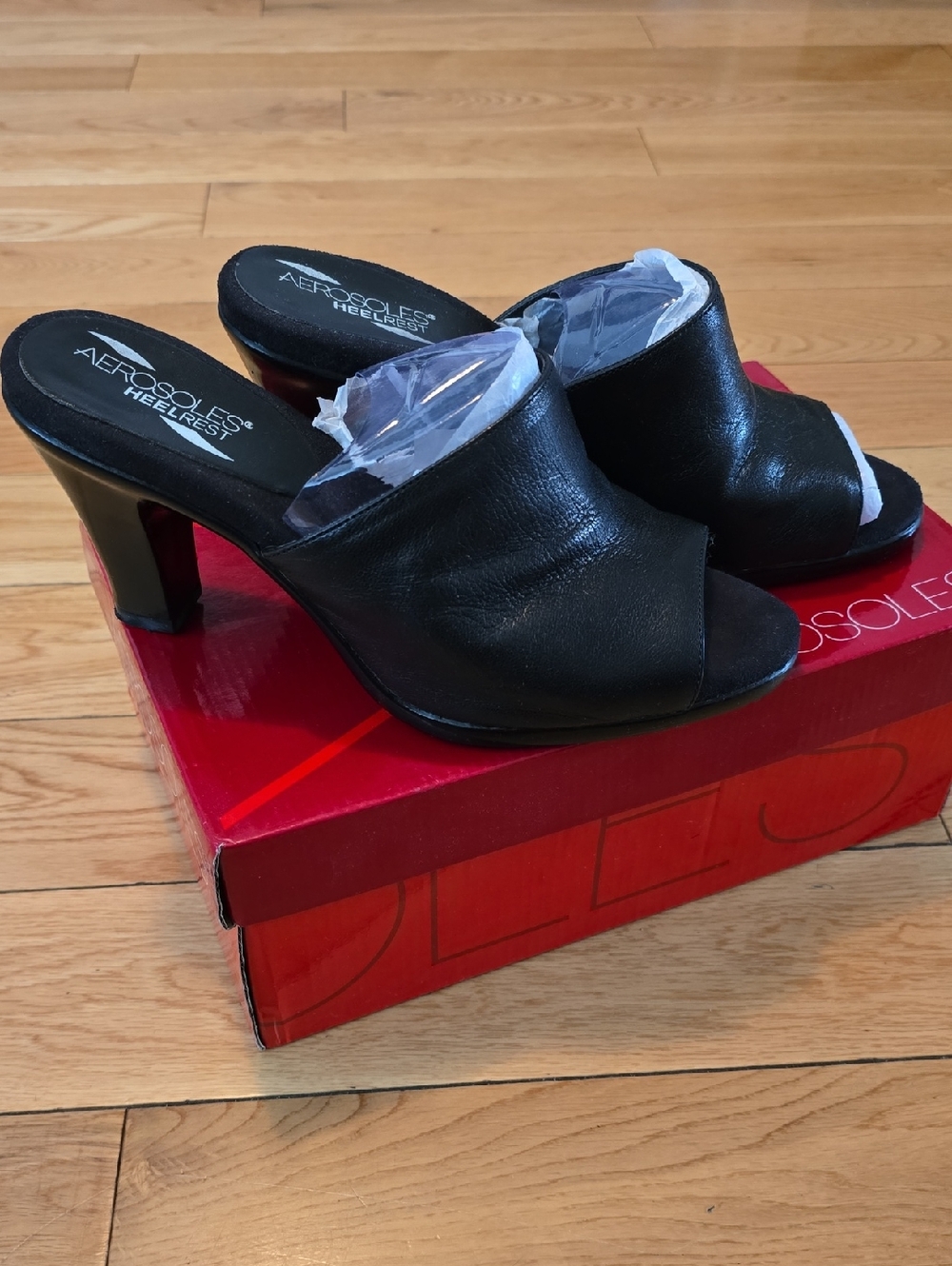 AEROSOLES Black Leather Open-Toe Slip-On Mules